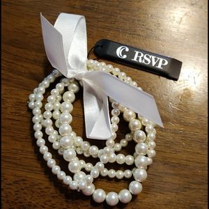 NWT Faux pearl bracelet with bow